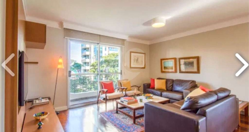 Apartamento à venda no Brooklin com 3 suítes e 3 vagas, com varanda.