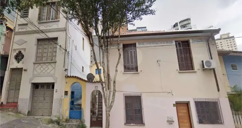 Casas à venda de 136m² com 2 quartos, 1 suite e 2 banheiros
