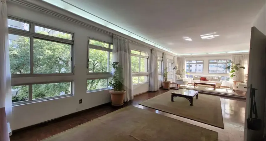 Apartamento no Paraíso com 260m2 úteis , valor abaixo do mercado