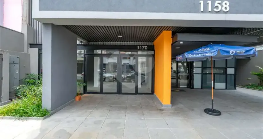 Loja de rua para venda na Rua Fradique Coutinho com 200m²