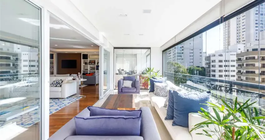 Apartamento diferenciado com 365 m² com 5 vagas, no melhor do campo belo