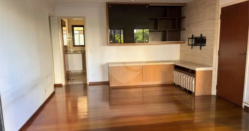 Apartamento com 3 quartos para alugar na Rua Araguari, --, Moema, São Paulo