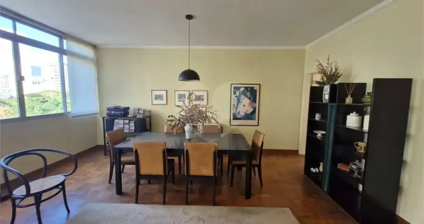 Viva no coração de Higienópolis neste confortável 3 quartos (1 suíte) o lado da Praça Buenos Aires