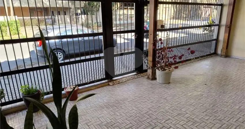Casa Térrea no Jardim da Saúde, ótima localização. Não perca esta oportunidade, com valor baixo.
