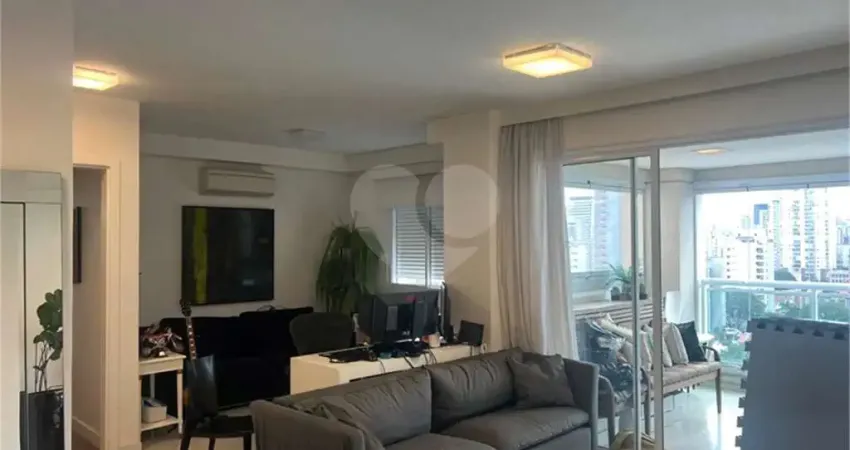 Apartamento com 2 suítes, 2 vagas, sala ampliada, varanda gourmet com churrasqueira, lavabo, área de serviço com banheiro e depósito na Vila Olímpia