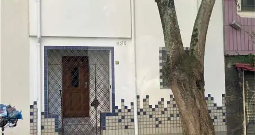 Ótimo sobrado, residencial ou comercial, na Vila Clementino, perto Metrô Santa Cruz e Hospital São Paulo.