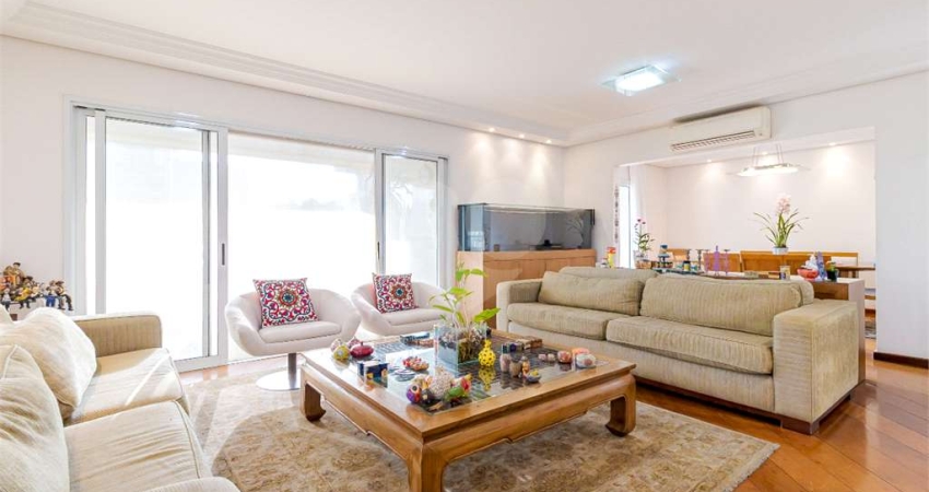 Apartamento tipo para venda com 3 quartos, sendo 3 suítes, 240m²