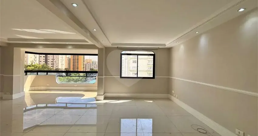 Próximo do parque, com 200m², 4 dorm. 3 suítes, 3 vagas . lazer completo. fora de rota de avião.