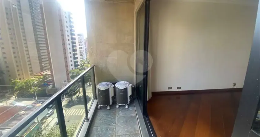 Moema pássaros- 3 dormitórios/ 3 vagas com depósito/ ar condicionado- perto mobile