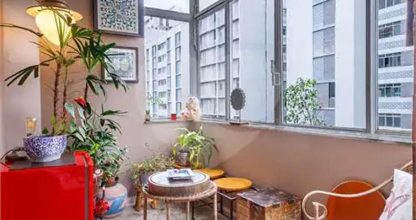 Próximo à paulista, 228 m², 4 quartos (1  suíte), 1 vaga, sala com janelões, jardim de inverno,