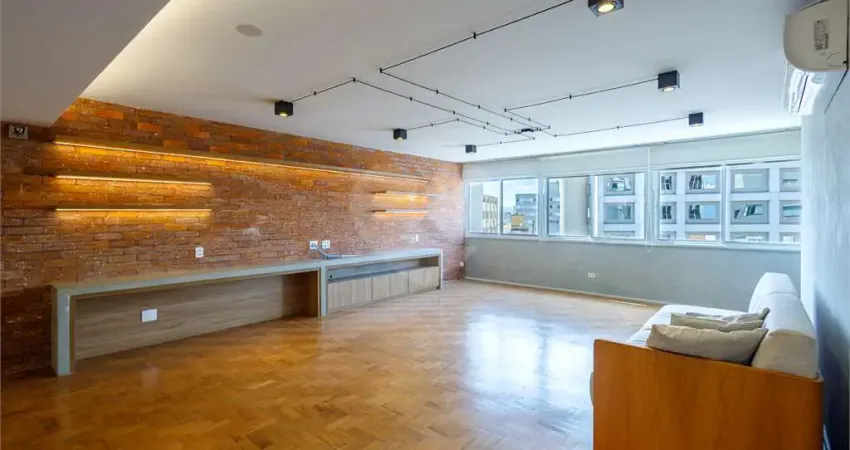 Higienópolis / apto reformado c/ 253 m², 2 vagas, 4 quartos (2 suítes), andar alto, face norte