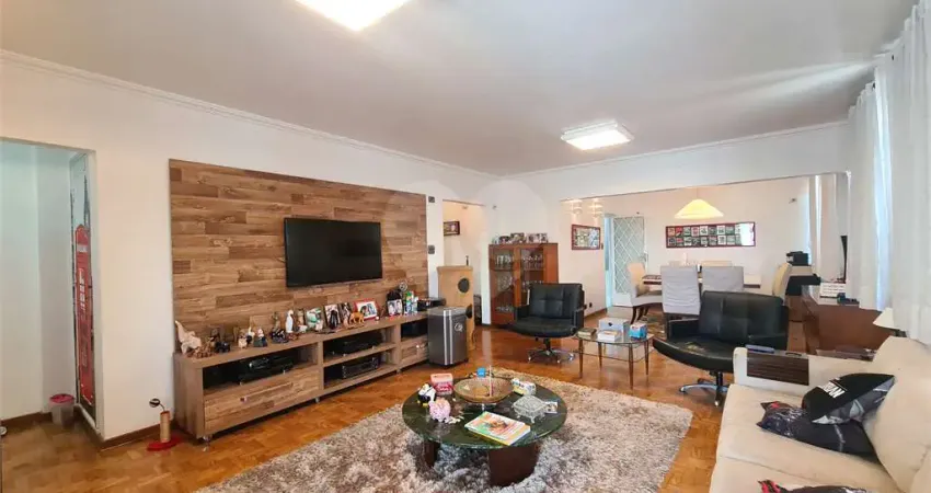 Apartamento de 130m² com 2 dormitórios mobiliado para locação.