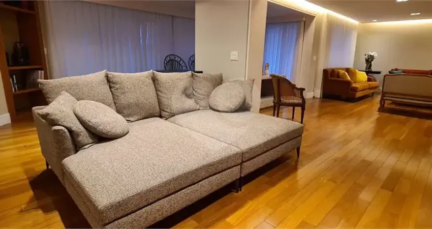 Apartamento a venda em moema em rua fechada - ao lado do parque