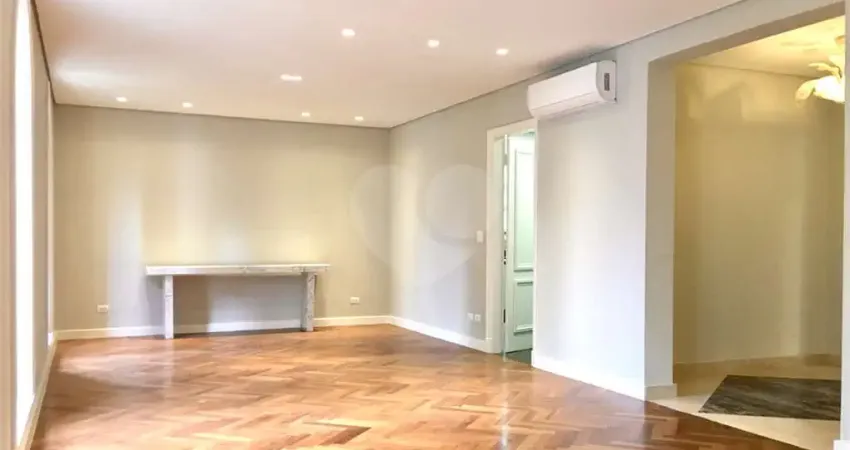 Apartamento com 3 quartos para alugar na Alameda Casa Branca, --, Jardim América, São Paulo