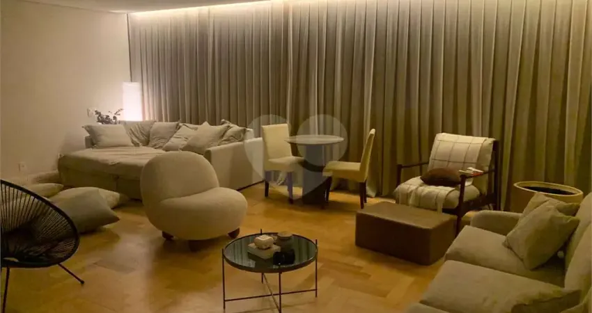 Apartamento com 2 quartos à venda na Rua Tabapuã, --, Itaim Bibi, São Paulo