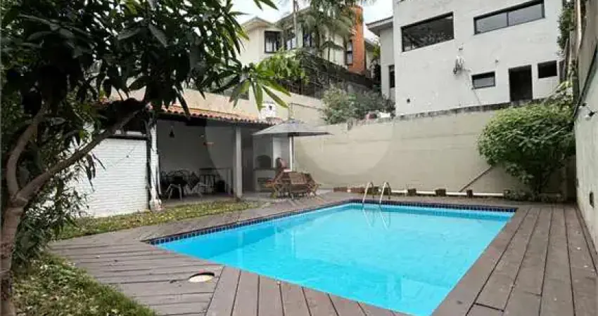 Casa com 5 quartos à venda na Rua Petrópolis, --, Sumaré, São Paulo