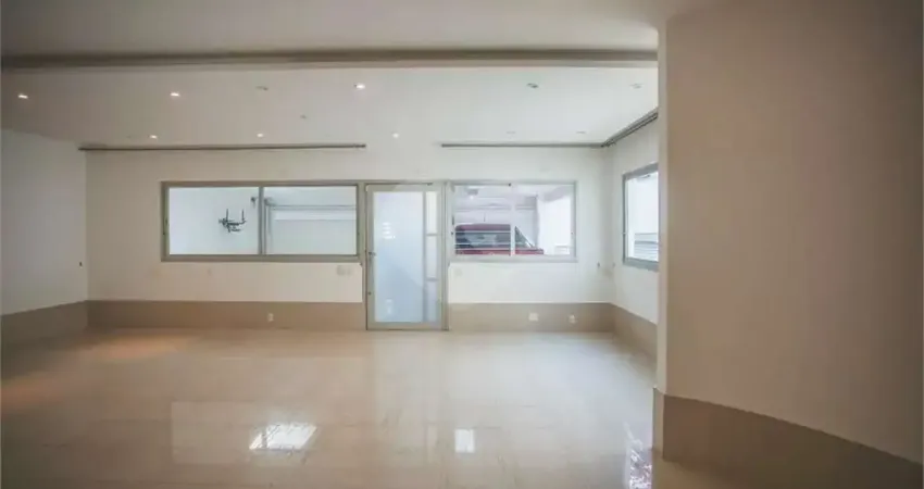 Casa ampla à venda no planalto paulista – 6 quartos, 3 suítes e 3 vagas de garagem