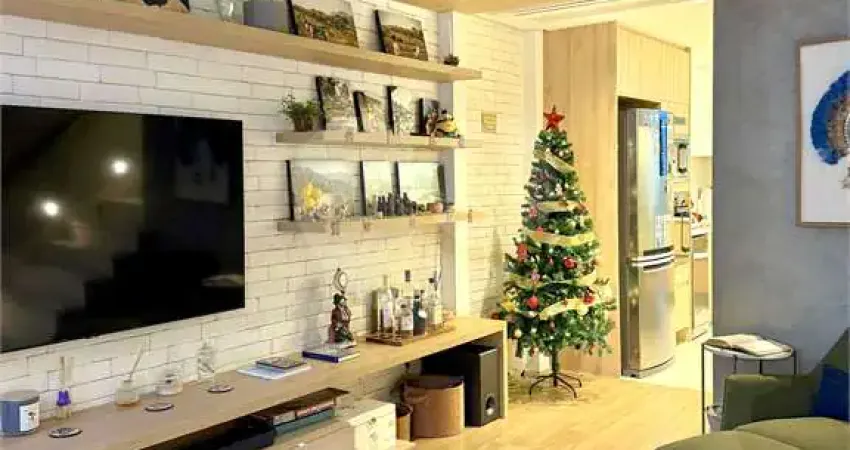 Casa de vila com 2 dormitórios, quintal e edícula na vila nova conceição.