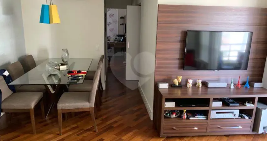 Apartamento com varanda, 3 quartos, sendo 1 suíte com closet. pronto para morar a 2 quadras do metrô da vila madalena.
