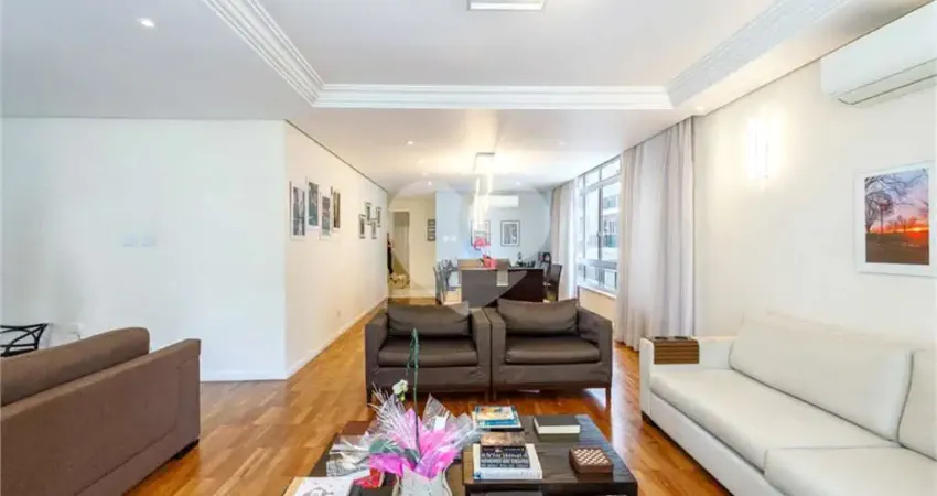 Apartamento espetacular a venda no jardim paulista. decorado com muito bom gosto. são 224m2 de área útil.