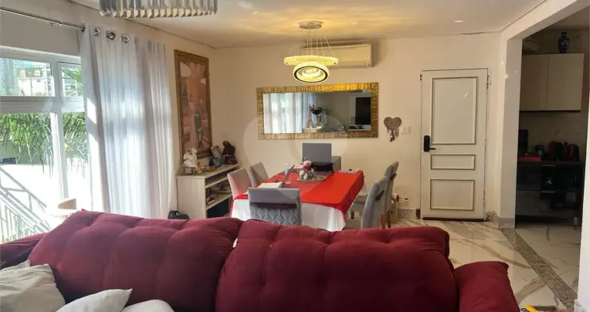 Casa a venda na saúde, com 310 m2 de área construída, sala e 3 quartos (2 suítes) com ar condicionado e 5 vagas