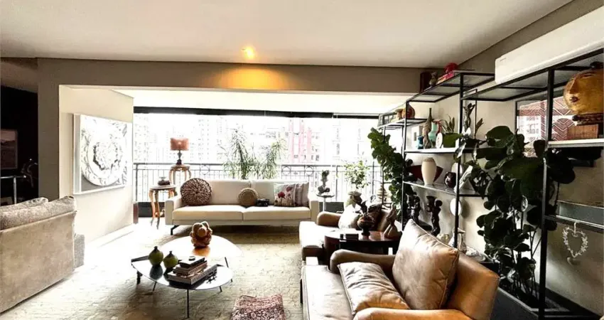 Apartamento reformado com 126m² | 3 dorms (2 suítes) | 3 vagas – condomínio palais blanc – moema pássaros