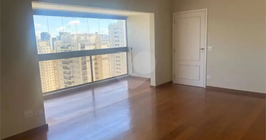 Apartamento a venda com 03 quartos, 01 su;ite, 02 vagas e 118m² em moema