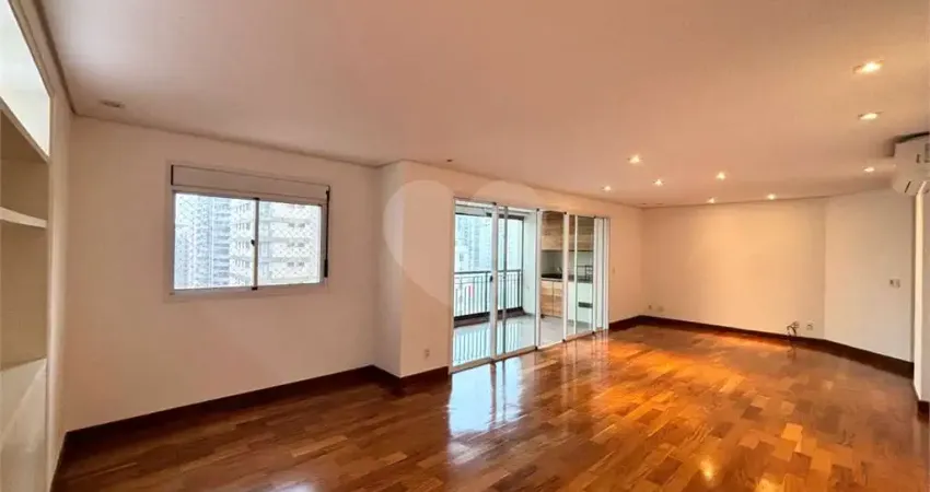 Apartamento com 4 quartos para alugar em Moema, São Paulo