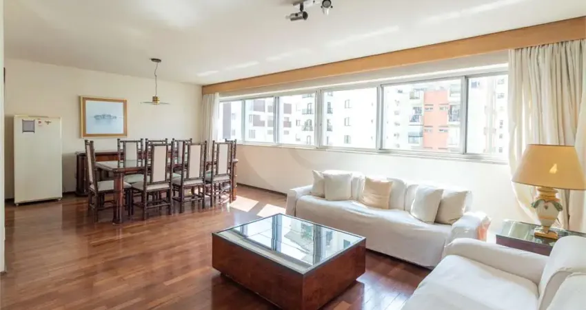 Apartamento com 3 quartos para alugar na Alameda Lorena, --, Jardim América, São Paulo