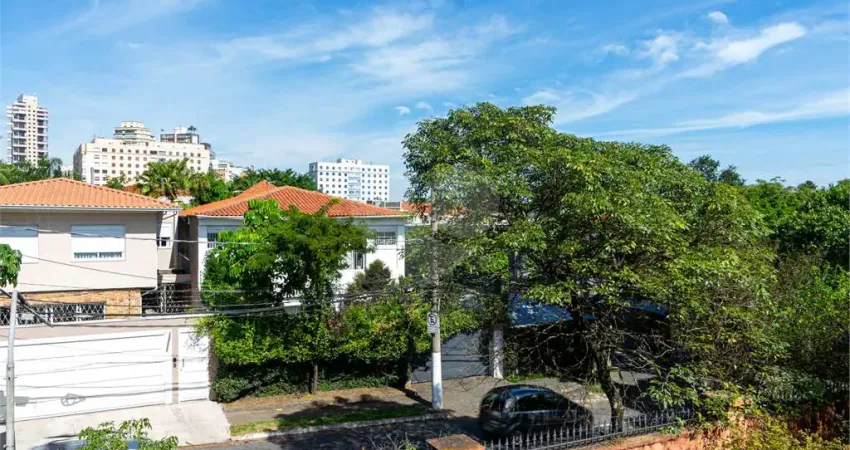 Casa com 4 quartos para alugar na Rua Espéria, --, Jardim Paulista, São Paulo