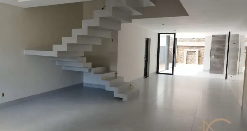 Linda casa em Condomínio com 03 casas no Bairro América e 4 quartos, sendo 02 suítes