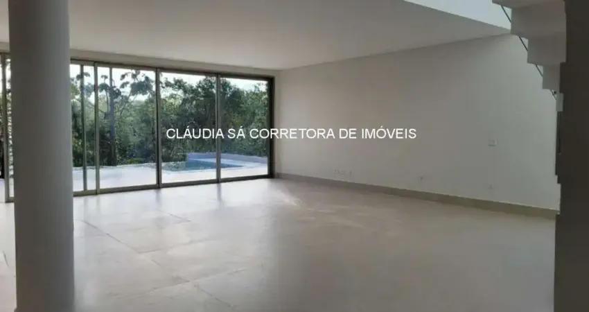 Casa de Luxo em Condomínio à Venda em Arujá-SP: 5 Quartos, 4 Suítes, 3 Salas, 4 Vagas de Garagem, 550m² - Novo Horizonte Hills I e II