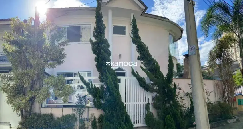 Casa de condomínio totalmente reformada pronta para morar!