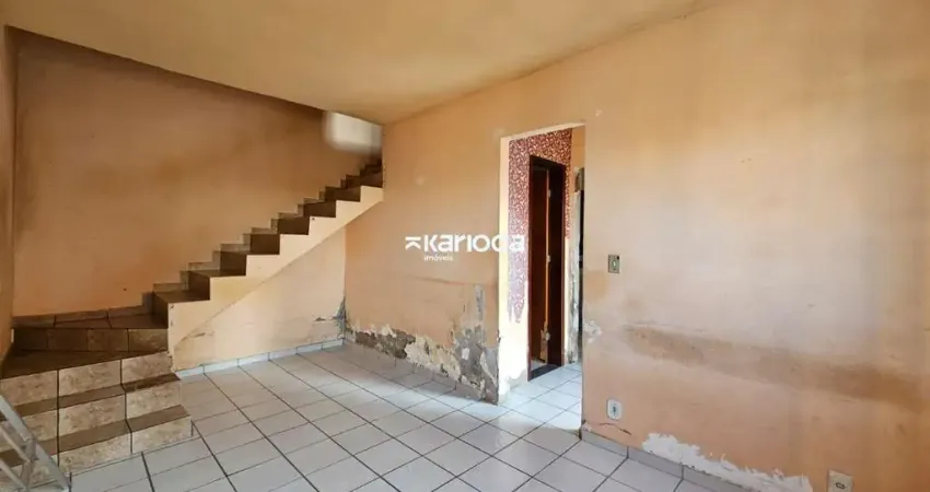 Linda casa com 2 quartos - 69m², quintal frente e fundos. - Campo Grande - RJ