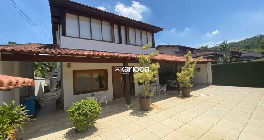 Magnifíca casa com 8 Quartos no condominio Passaredo em Jacarepaguá