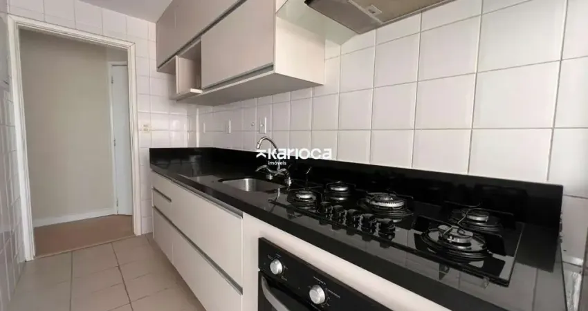 Apartamento Reformado com 3 Quartos e Varanda Ampla no Barra Fun