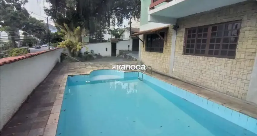 Excelente casa duplex em condomínio terreno de 364 m² 5 quartos 2 suites 5 banheiros piscina 3 vagas localizacao privilegiada