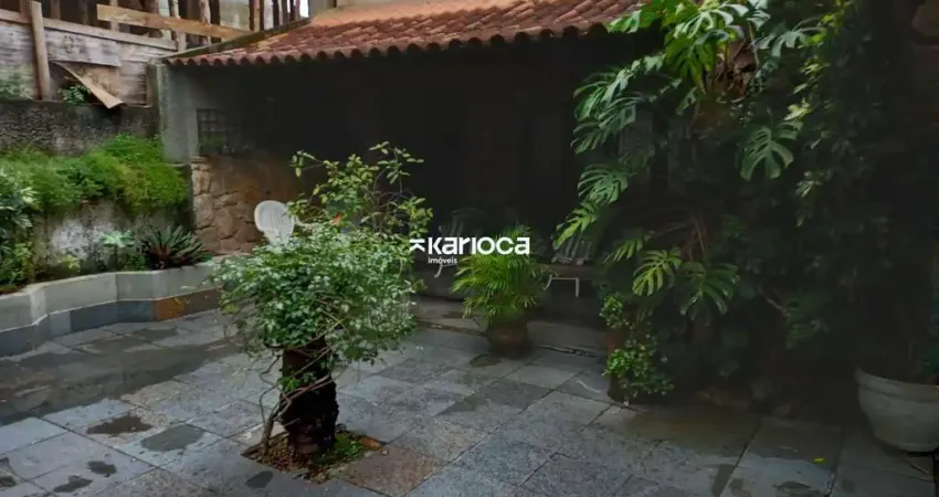 Bela casa duplex na freguesia jardim uruçanga com quintal varanda 3 suítes piscina condomínio com praça e segurança 24 hs
