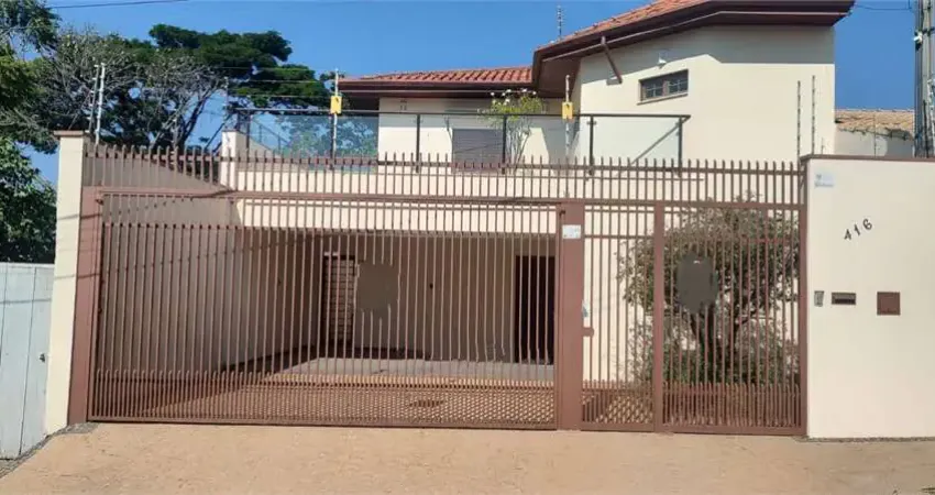 Sobrado à venda com 4 quartos, sendo 3 suítes,  no Brasil, Itu - SP