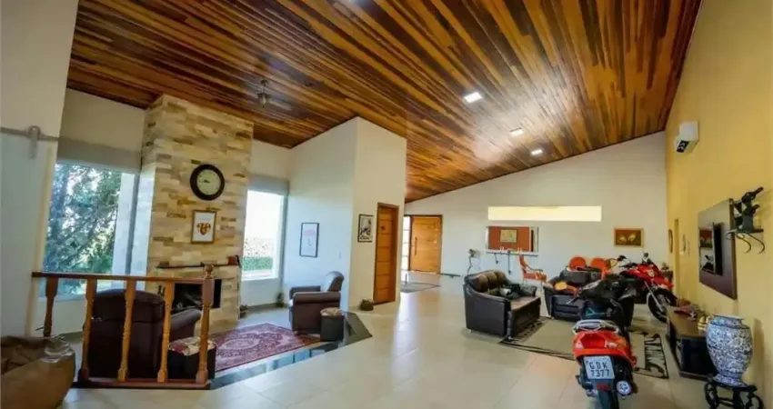 Casa à venda com 3 quartos, sendo 3 suítes, em parque village castelo, itu - sp