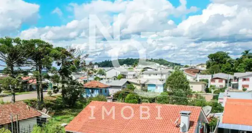 Casa de 03 Dormitórios no Bairro Aparecida em Flores da Cunha
