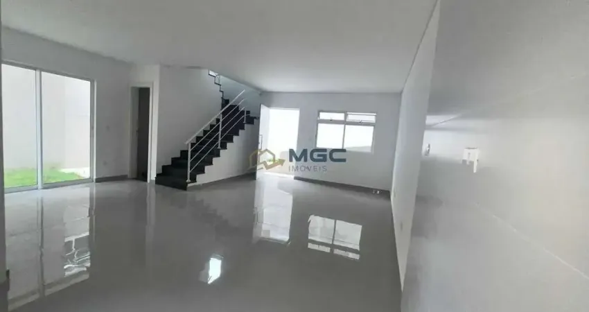 Sobrado em Condomínio em Xaxim, amplo terraço Curitiba/PR
