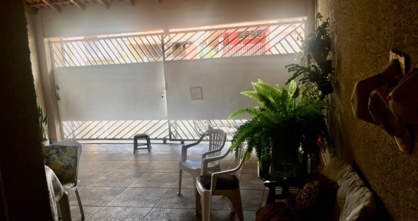 CASA A VENDA 180M² 3 DORMITÓRIOS VAGA PARA PARA 2 AUTOS COBERTA -  JARDIM DAS CEREJEIRAS ATIBAIA -SP