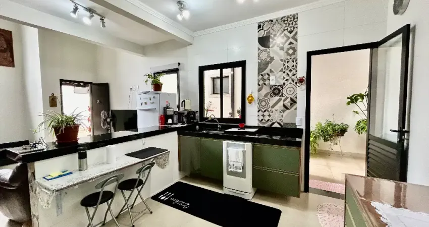 Linda casa em condomínio fechado 3 dormitórios em Ribeirão dos Porcos Atibaia SP