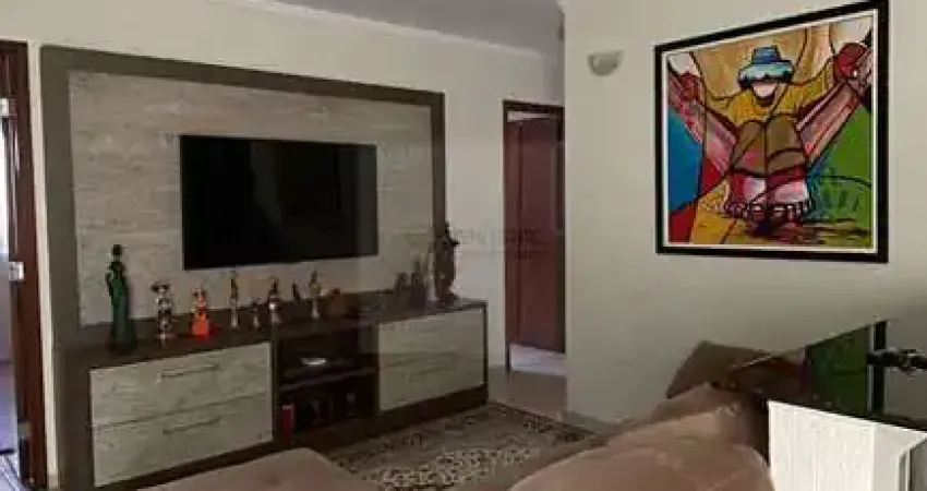 Casa maravilhosa com 4 quartos com suíte e bela área gourmet e um quintal.