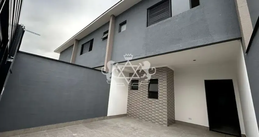 Sobrado Novo à Venda, com 60m² de Área Construída , a 400 metros da Praia, com uma Sala Ampla e 2 S