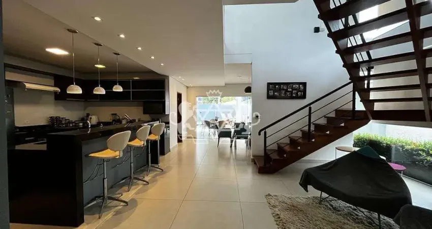 SOBRADO ESPETACULAR A 200M DA ORLA DA PRAIA DO INDAIÁ, COM 310M2 COM TRÊS DORMITÓRIOS SENDO UMA SUÍ