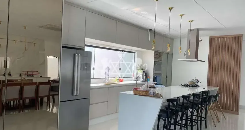 Linda Casa de Alto Padrão em Condominio à Venda, Mar Verde II, Caraguatatuba, SP