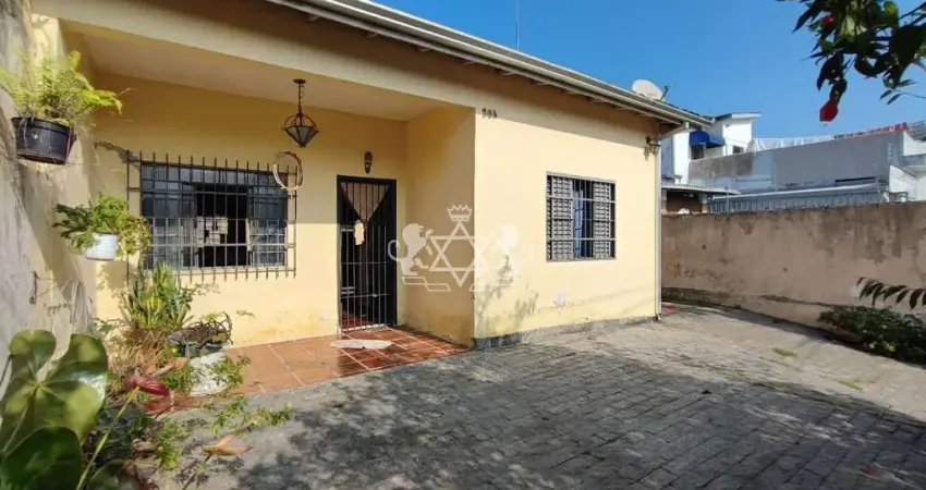 Casa para venda, com 2 dormitórios e mais uma edicula, no bairro Sumaré, ao lado do centro na cidad
