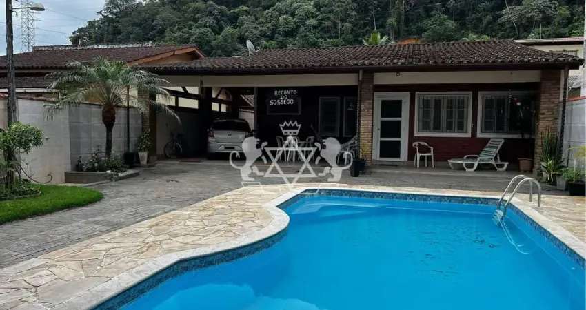 Casa à venda 3 dorms c/1 suite c/ piscina na Lagoinha, Ubatuba, SP